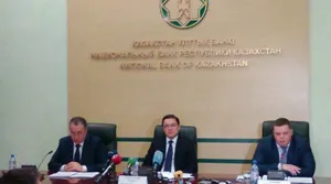Глава Нацбанка: тенге будет плавать