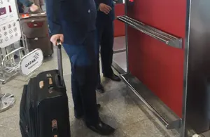 Должника по штрафам за нарушения ПДД сняли с рейса в аэропорту Актау