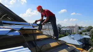 Во время урагана сорвало крышу с больницы в ВКО