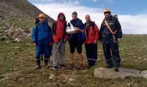 Туриста со сломанной рукой спасли в алматинских горах