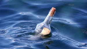 Бутылку с посланием из Испании нашли в Москве-реке