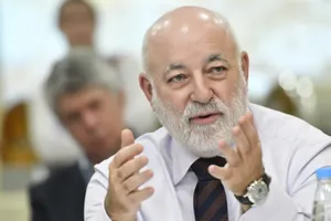 Холдинг Вексельберга интересуется аэропортами Казахстана и Узбекистана