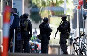 Террорист захватил десятки заложников в центре Сиднея