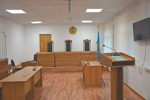 Павлодардағы колония қызметкері пара алғаны үшін 6 жыл бас бостандығынан айырылды