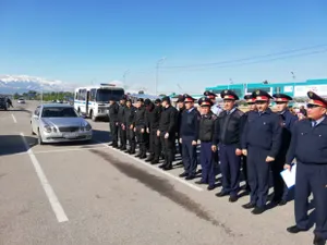 Рейд против стихийных торговцев прошел на барахолке в Алматы