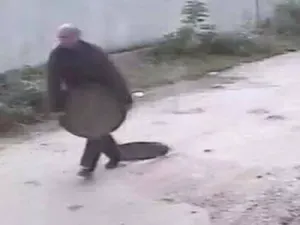 В Астане задержали группу похитителей канализационных люков