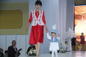 Казахстанцам предложили носить в офисе чапаны [видео]