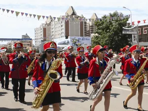 Казахстанские звезды возглавят шествие в Астане