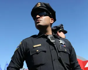 В США полицейский оштрафовал себя на 300 долларов за быструю езду