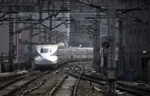 Скоростной поезд сошел с рельсов во Франции, пять человек погибли, десятки пострадали