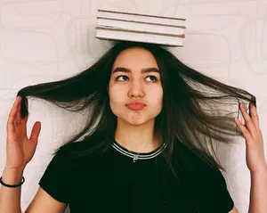 Казахстанская Дейнерис топлес поздравила возлюбленного