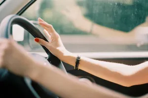 Более 12 миллионов тенге штрафов накопилось у жительницы Атырау