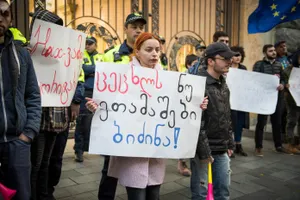 Акции протеста из-за поправок в конституцию начались в Тбилиси