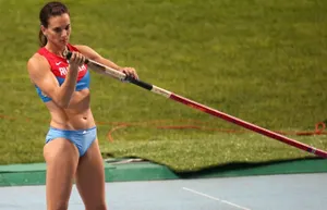 Елена Исинбаева ставит интересы дочки выше желаний