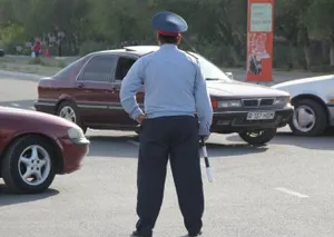 Алматинец дал взятку в $1000, чтобы быстрее стать полицейским