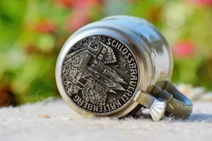 Редкое заболевание превратило мужчину в «живую пивоварню» в США