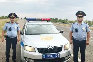 Полицейские приняли роды на трассе Алматы – Ташкент