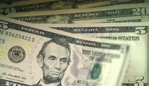Курс доллара вновь снизился в Казахстане