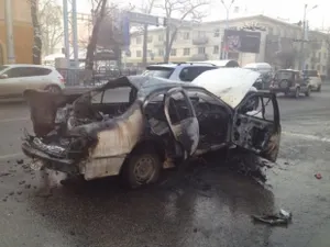 В Алматы взорвался автомобиль. Видео