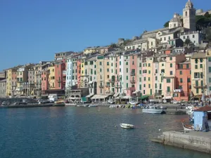 Мэра итальянского города выгнали из ресторана из-за шорт