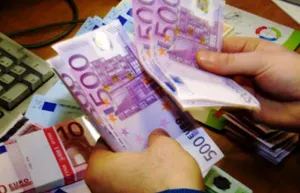 Экс-глава Минфина США: нужно упразднить банкноты в €500 и $100