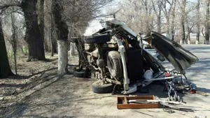 Женщина-водитель перевернулась на «Делике» в Алматы. ФОТО