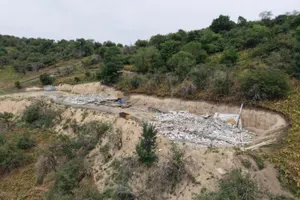 Сразу два незаконных объекта снесли в предгорье Алматы