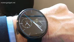 В Сеть попали фото «умных часов» Motorola Moto 360