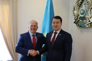Министр финансов Казахстана встретился с послом США