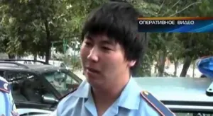 Полицейские Шымкента задержали своего пьяного коллегу-самозванца