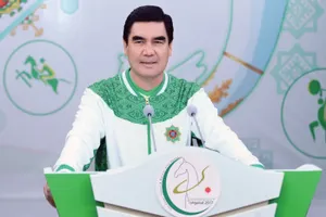 Президент Туркменистана показал, как надо катать шары