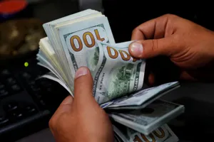 Доллар продолжает заметно расти