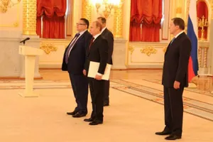 Тажин в Москве вручил дипломы казахстанским выпускникам МГУЭксклюзив