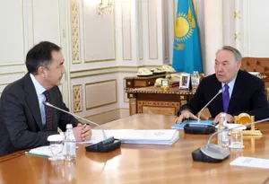Нурсултан Назарбаев провел встречу с акимом Алматы