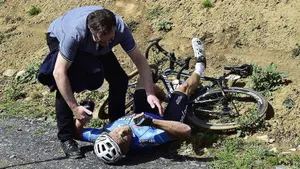 Упавший на трассе велогонщик скончался в больнице