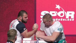 Астанчанин стал двукратным чемпионом мира по армрестлингу