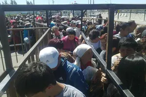 Сотни казахстанских туристов не могут выехать из Кыргызстана