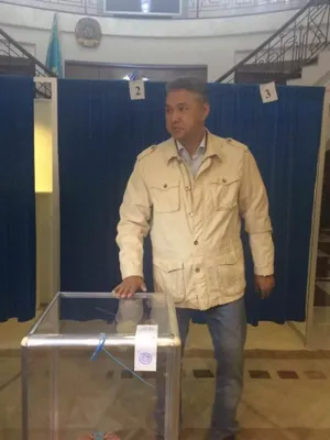 Азат Перуашев проголосовал на выборах