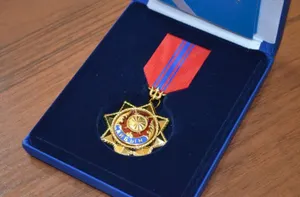 Токаев наградил участников тушения пожара в области Абай