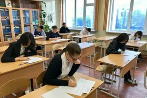 О штрафах за подарки учителям напомнил Антикор