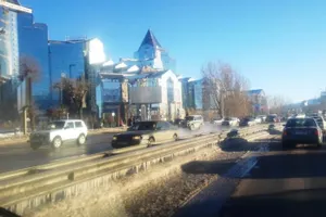 Один из центральных районов Алматы остался без воды [фото]