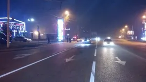 Водитель BMW снес рекламную конструкцию на АЗС (ФОТО)