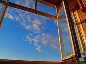 Самоубийца в Павлодаре прыгнул с девятиэтажки и остался жив