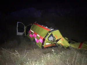 Карету скорой помощи разорвало от удара об грузовик на трассе в Жетiсу