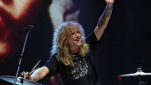 Экс-барабанщика Guns N’ Roses госпитализировали с ножевым ранением