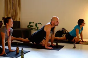 В Москве состоялось первое занятие по «пивной йоге»