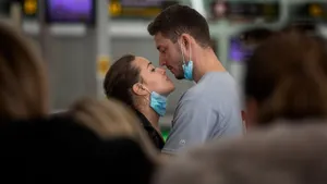 Житель Нью-Йорка нашел способ познакомиться с девушкой без коронавируса