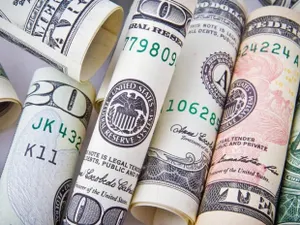 Курс доллара снова снизился в Казахстане