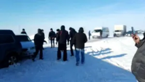 Огромная пробка образовалась на трассе Павлодар – Аксу из-за ДТП. ВИДЕО