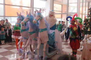 Театр кукол устроил новогоднюю сказку для детей-сиротЭксклюзив